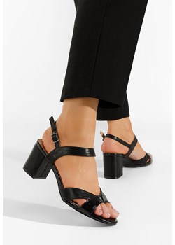 Czarne sandały na słupku Marjana ze sklepu Zapatos w kategorii Sandały damskie - zdjęcie 152485118