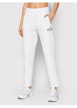Armani Exchange Spodnie dresowe 3LYP79 YJ9UZ 1100 Biały Regular Fit ze sklepu MODIVO w kategorii Spodnie damskie - zdjęcie 152499415