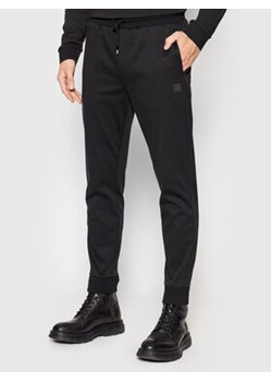 Boss Spodnie dresowe Lamont 82 50467130 Czarny Regular Fit ze sklepu MODIVO w kategorii Spodnie męskie - zdjęcie 152531305