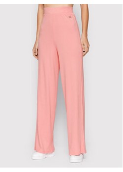 Fila Spodnie dresowe Dasha 689002 Różowy Relaxed Fit ze sklepu MODIVO w kategorii Spodnie damskie - zdjęcie 152536587