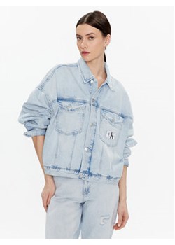 Calvin Klein Jeans Kurtka jeansowa J20J220229 Niebieski Oversize ze sklepu MODIVO w kategorii Kurtki damskie - zdjęcie 152544948