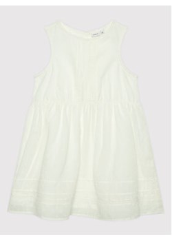 NAME IT Sukienka letnia 13200385 Biały Regular Fit ze sklepu MODIVO w kategorii Sukienki dziewczęce - zdjęcie 152545248