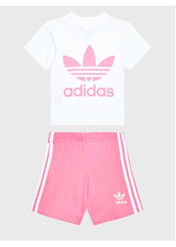 adidas Komplet t-shirt i szorty sportowe Treofil HK7480 Kolorowy Regular Fit ze sklepu MODIVO w kategorii Komplety dziewczęce - zdjęcie 152560397