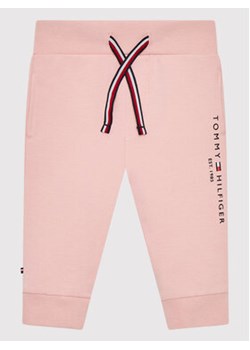 Tommy Hilfiger Spodnie dresowe Baby Essential KN0KN01281 Różowy Regular Fit ze sklepu MODIVO w kategorii Spodnie i półśpiochy - zdjęcie 152571787