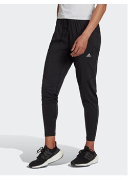 adidas Spodnie dresowe Fast Running Joggers HC6340 Czarny Regular Fit ze sklepu MODIVO w kategorii Spodnie damskie - zdjęcie 152577629