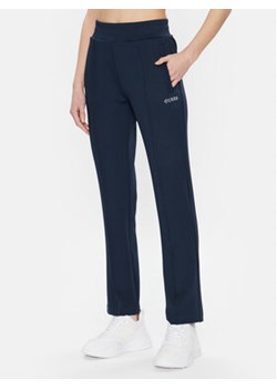 Guess Spodnie dresowe Signature V3GB00 KBO62 Granatowy Regular Fit ze sklepu MODIVO w kategorii Spodnie damskie - zdjęcie 152578567