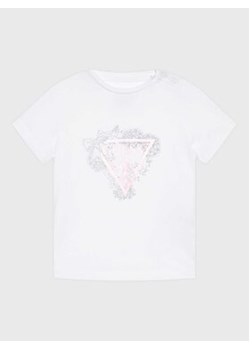 Guess T-Shirt A3RI02 K6YW1 Biały Regular Fit ze sklepu MODIVO w kategorii Odzież dla niemowląt - zdjęcie 152592575