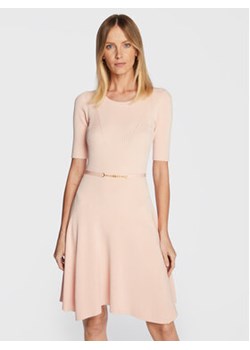 Marciano Guess Sukienka dzianinowa 2BGK17 5662Z Różowy Regular Fit ze sklepu MODIVO w kategorii Sukienki - zdjęcie 152598427