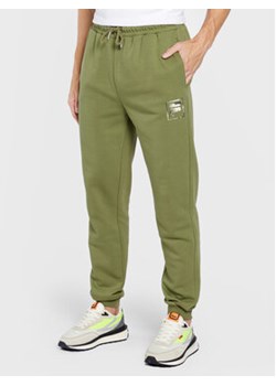 Fila Spodnie dresowe Benevento FAM0182 Zielony Regular Fit ze sklepu MODIVO w kategorii Spodnie męskie - zdjęcie 152607485