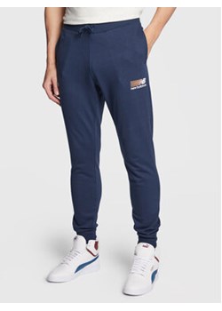 New Balance Spodnie dresowe MP23901 Granatowy Athletic Fit ze sklepu MODIVO w kategorii Spodnie męskie - zdjęcie 152610605
