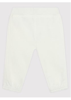 United Colors Of Benetton Spodnie dresowe 3J70MF249 Biały Regular Fit ze sklepu MODIVO w kategorii Spodnie i półśpiochy - zdjęcie 152611379