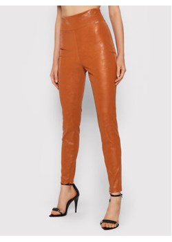 Guess Spodnie z imitacji skóry Priscilla W1BB08 WE5V0 Pomarańczowy Extra Slim Fit ze sklepu MODIVO w kategorii Spodnie damskie - zdjęcie 152617029