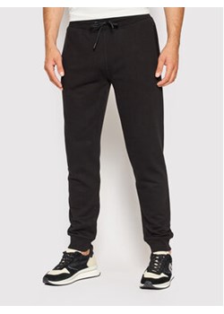 Guess Spodnie dresowe Z2YB22 KAIJ1 Czarny Regular Fit ze sklepu MODIVO w kategorii Spodnie męskie - zdjęcie 152624408