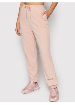 NA-KD Spodnie dresowe Good Will Printed 1100-004454-0115-003 Różowy Relaxed Fit ze sklepu MODIVO w kategorii Spodnie damskie - zdjęcie 152628888