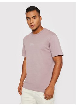 Jack&Jones T-Shirt Globe 12200759 Różowy Relaxed Fit ze sklepu MODIVO w kategorii T-shirty męskie - zdjęcie 152633146