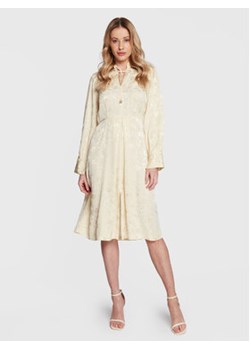 Closet London Sukienka codzienna D8646 Beżowy Regular Fit ze sklepu MODIVO w kategorii Sukienki - zdjęcie 152635409