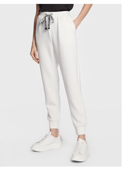 Gaudi Jeans Spodnie dresowe 311BD24008 Biały Regular Fit ze sklepu MODIVO w kategorii Spodnie damskie - zdjęcie 152638809