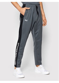 Under Armour Spodnie dresowe Ua Brawler 1366213 Szary Relaxed Fit ze sklepu MODIVO w kategorii Spodnie męskie - zdjęcie 152639106