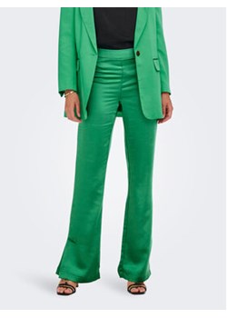 ONLY Spodnie materiałowe Paige-Mayra 15275725 Zielony Flare Fit ze sklepu MODIVO w kategorii Spodnie damskie - zdjęcie 152641819