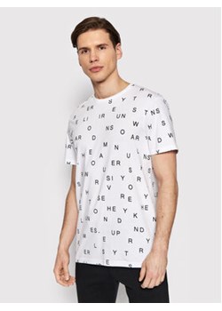 Outhorn T-Shirt TSM606 Biały Regular Fit ze sklepu MODIVO w kategorii T-shirty męskie - zdjęcie 152648265