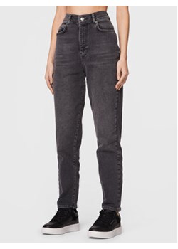 Gina Tricot Jeansy Comfy 86122 Szary Mom Fit ze sklepu MODIVO w kategorii Jeansy damskie - zdjęcie 152649956
