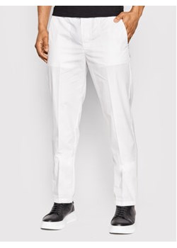 United Colors Of Benetton Chinosy 4W3L55JK8 Biały Slim Fit ze sklepu MODIVO w kategorii Spodnie męskie - zdjęcie 152679616