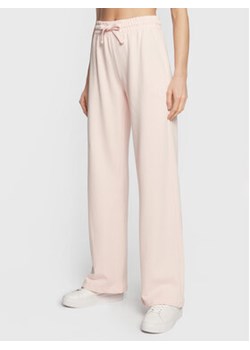 DC Spodnie dresowe The Weekend ADJFB03012 Różowy Regular Fit ze sklepu MODIVO w kategorii Spodnie damskie - zdjęcie 152687147