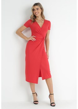 Czerwona Sukienka Midi z Kopertowym Dekoltem i Węzłem z Przodu Lephine ze sklepu Born2be Odzież w kategorii Sukienki - zdjęcie 152902035