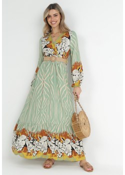 Jasnozielona Rozkloszowana Sukienka Maxi w Kwiaty z Paskiem Leondra ze sklepu Born2be Odzież w kategorii Sukienki - zdjęcie 153017906