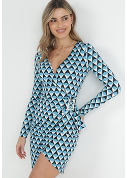 Niebieska Dopasowana Sukienka w Geometryczny Wzór z Ozdobnym Wiązaniem Ashlesha ze sklepu Born2be Odzież w kategorii Sukienki - zdjęcie 153023275