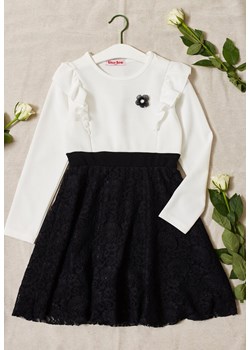 Biało-Czarna Rozkloszowana Sukienka z Koronką i Broszką Caphne ze sklepu Born2be Odzież w kategorii Sukienki dziewczęce - zdjęcie 153023538