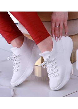 Białe buty sportowe na niskim koturnie i platformie /E1-3 13518 T236/ ze sklepu Pantofelek24.pl w kategorii Buty sportowe damskie - zdjęcie 153058989