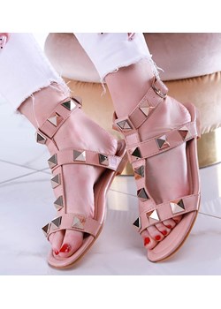 Różowe płaskie sandały damskie z piramidkami /A10-3 13551 T191/ ze sklepu Pantofelek24.pl w kategorii Sandały damskie - zdjęcie 153059036