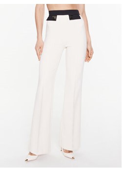 Elisabetta Franchi Spodnie materiałowe PA-044-31E2-V280 Écru Flare Fit ze sklepu MODIVO w kategorii Spodnie damskie - zdjęcie 153061339