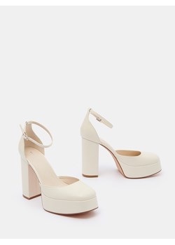 Mohito - Buty na słupku - Beżowy ze sklepu Mohito w kategorii Czółenka - zdjęcie 153118665