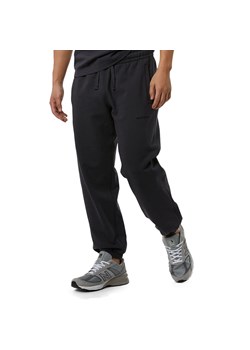 Spodnie dresowe New Balance MP23551PHM - czarne ze sklepu streetstyle24.pl w kategorii Spodnie męskie - zdjęcie 153185828