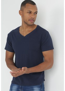 Granatowa Bawełniana Koszulka z Trójkątnym Dekoltem Kiasoni ze sklepu Born2be Odzież w kategorii T-shirty męskie - zdjęcie 153195236