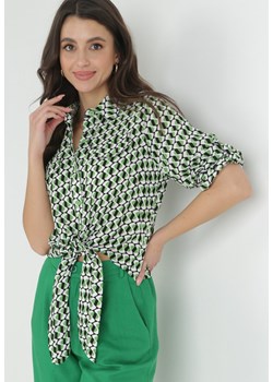 Zielona Koszula w Geometryczny Wzór z Wiązaniem na Dole Machonia ze sklepu Born2be Odzież w kategorii Koszule damskie - zdjęcie 153195765