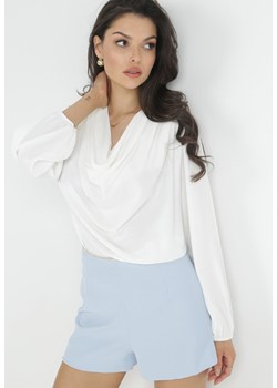 Biała Bluzka z Dekoracyjną Marszczoną Zakładką z Przodu Tisani ze sklepu Born2be Odzież w kategorii Bluzki damskie - zdjęcie 153195785