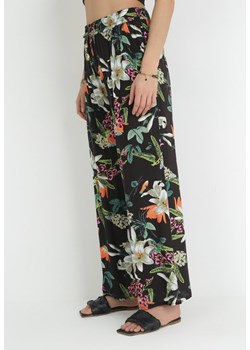 Czarne Spodnie w Kwiaty z Gumką i Sznurkiem w Pasie Azna ze sklepu Born2be Odzież w kategorii Spodnie damskie - zdjęcie 153195985