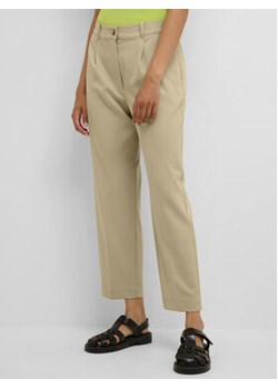 Karen by Simonsen Spodnie materiałowe Hirstal 10104332 Beżowy Classic Fit ze sklepu MODIVO w kategorii Spodnie damskie - zdjęcie 153222695