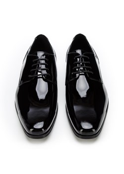 Męskie derby lakierowane proste czarne ze sklepu WITTCHEN w kategorii Buty eleganckie męskie - zdjęcie 153231625