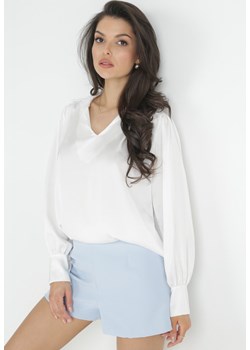 Biała Bluzka z Trójkątnym Dekoltem i Marszczeniami Nayala ze sklepu Born2be Odzież w kategorii Bluzki damskie - zdjęcie 153232298