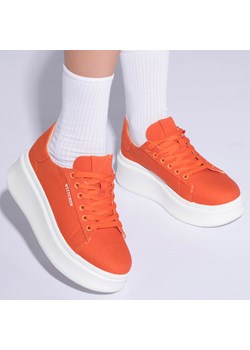 Damskie sneakersy na grubej podeszwie klasyczne pomarańczowe ze sklepu WITTCHEN w kategorii Buty sportowe damskie - zdjęcie 153253976