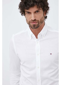 Tommy Hilfiger koszula bawełniana męska kolor biały slim z kołnierzykiem button-down MW0MW30675 ze sklepu ANSWEAR.com w kategorii Koszule męskie - zdjęcie 153280708