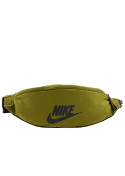Saszetka Nike Heritage Hip Pack BA5750-368 - zielona ze sklepu streetstyle24.pl w kategorii Nerki - zdjęcie 153340609