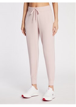 Skechers Spodnie dresowe Restful W03PT49 Różowy Relaxed Fit ze sklepu MODIVO w kategorii Spodnie damskie - zdjęcie 153470499