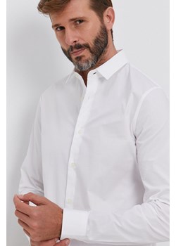Calvin Klein Jeans Koszula J30J319065.4890 męska kolor biały slim z kołnierzykiem klasycznym ze sklepu ANSWEAR.com w kategorii Koszule męskie - zdjęcie 153543596