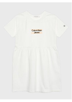 Calvin Klein Jeans Sukienka codzienna Hero Logo IG0IG01973 Biały Regular Fit ze sklepu MODIVO w kategorii Sukienki dziewczęce - zdjęcie 153667485