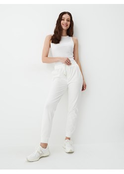 Mohito - Białe spodnie dresowe - Kremowy ze sklepu Mohito w kategorii Spodnie damskie - zdjęcie 153672728